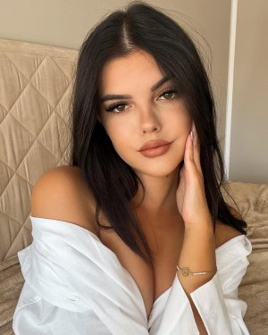 Lara Winter (12).jpg