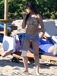 michelle-rodriguez-pubes-bikini-malfunction-0807-08-760x1013.jpg