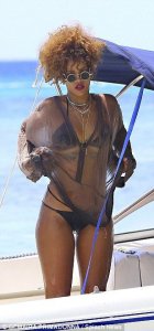 Rihanna-in-a-Bikini-16.jpg