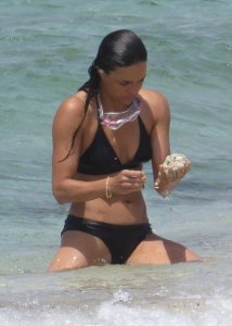 Michelle-Rodriguez-bikini-1.jpg