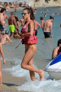 Alessandra-Ambrosio-Bikini-2.jpg
