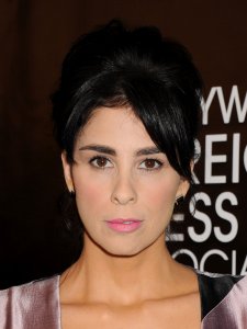 Sarah-Silverman-Cleavage-16.jpg
