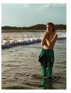 Lara Stone Nude - thefappeningblog.com 5.jpg