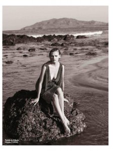 Lara Stone Nude - thefappeningblog.com 8.jpg