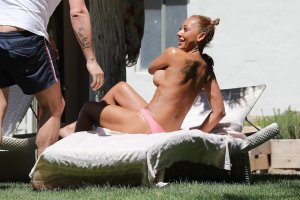 Melanie Brown Sexy & Topless - TheFappeningBlog 33.jpg