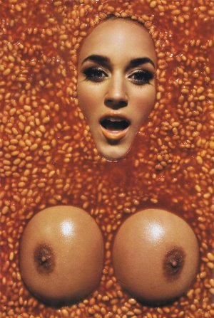 other-rosie-jones-covered-in-baked-beans-XBzmr1.jpg