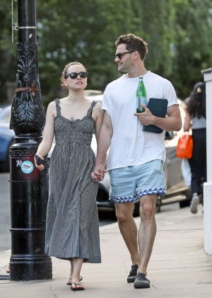 daisy-ridley-and-tom-bateman-out-in-primrose-hill-06-22-2025-6.jpg