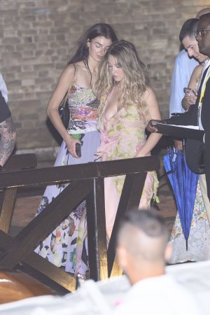 sydney-sweeney-at-jeff-bezos-and-lauren-sanchez-wedding-party-in-venice-06-26-2025-5.jpg