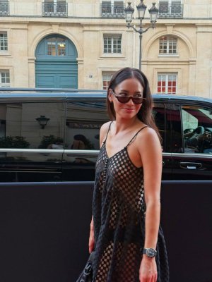 alize-lim-arrives-at-kenzo-ss26-show-at-paris-fashion-week-06-28-2025-3.jpg