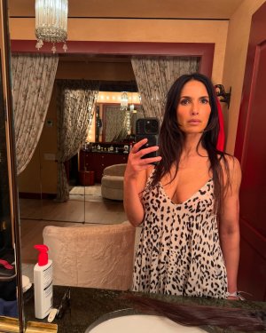 Padma Lakshmi 1000060324.jpg