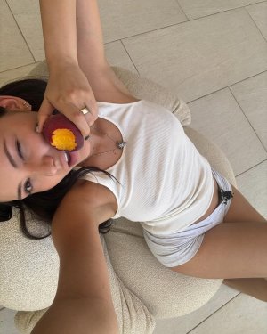 Atiana De La Hoya (2).jpg