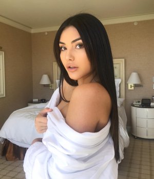 Atiana De La Hoya (12).jpg