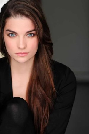 Annie-Murphy (4).jpeg