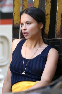 Adriana Lima - TheFappeningBlog 35.jpg