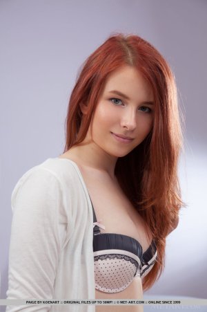 ravishing-redhead-paige-reveals-everything-01 thefappeningblog.com.jpg