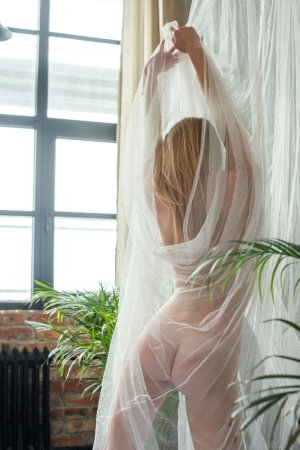 this-photo-set-of-pretty-blonde-runa-and-her-hot-body-will-make-your-day-much-better-20 thefap...jpg