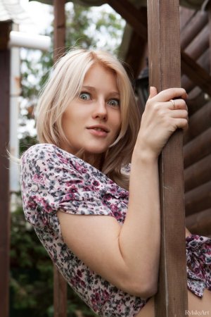 0002-15 thefappeningblog.com.jpg