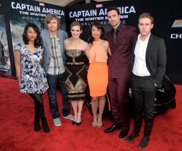 Agents of Shield 1998343850 cast.jpg