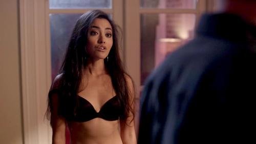 Yasmine Al-Bustami - Nashville - S03E10_4-500.jpg