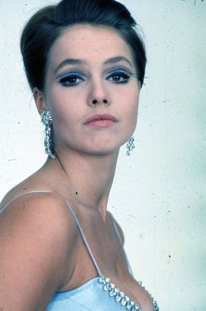 Eva Renzi -Oa8ajglx6D1v49r65o1.jpg