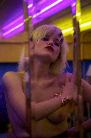 Sky Ferreira (4).jpg