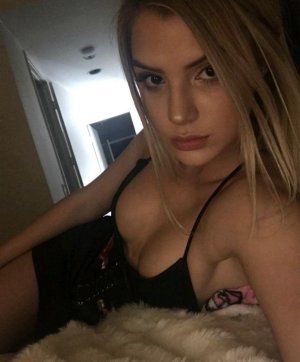 Alissa Violet (10).jpg