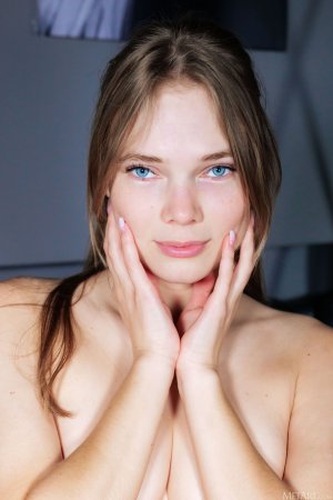 0012-18 thefappeningblog.com.jpg