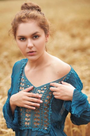 jenya-a-simply-adores-to-go-to-wheat-field-and-enjoy-the-nature-in-nude-02 thefappeningblog.com.jpg