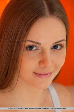 gorgeous-leanisa-shows-off-her-hot-curves-01 thefappeningblog.com.jpg