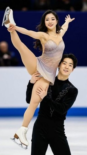 Sui Wenjing Chinese pair skater with Han Cong.jpg