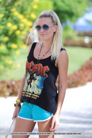 liza-b-oyet-01 thefappeningblog.com.jpg