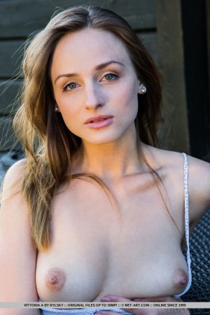 vittoria-a-scapo-15 thefappeningblog.com.jpg