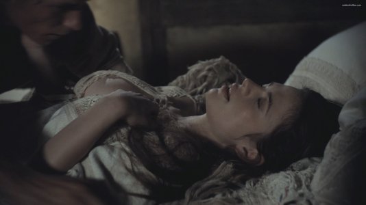 Hayley Atwell @ The Pillars of the Earth (2010)_2010_18_07.jpg