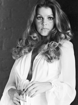 Priscilla Presley - PmmmdfUu441u4fjsto.jpg