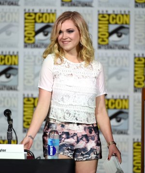 eliza-taylor-fan-favorites-panel-at-comiccon-in-san-diego-7112015.jpg