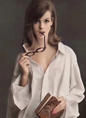 jean-shrimpton-1960s-v0-m1ay0yrh3i7f1.jpeg