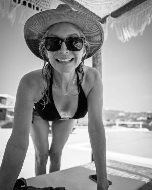 Elizabeth Mitchell - pics from GreeceME12B863_o.jpg