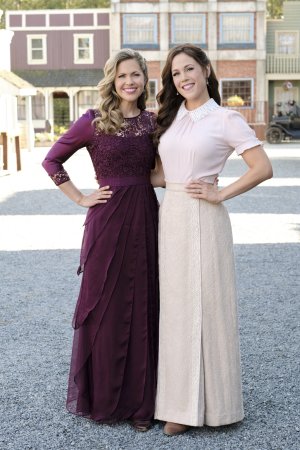 Pascale Hutton - When Calls the Heart Season 7 (2020) l0HpgnF6_o.jpg