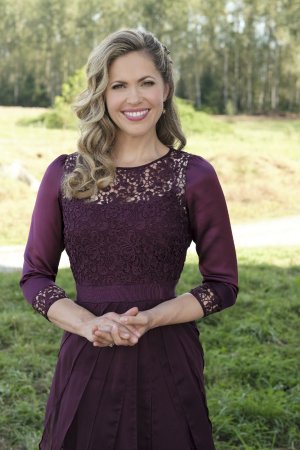 Pascale Hutton - When Calls the Heart Season 7 (2020) MtPMZ5ai_o.jpg