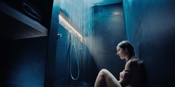 Kaitlyn Dever - Apple Cider Vinegar - S01E05_1.jpg