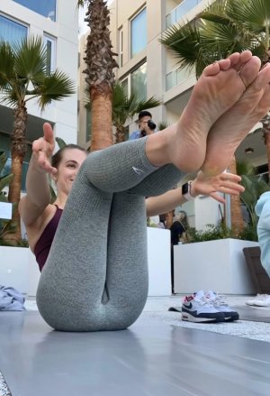 rachel-demita-feet-compilation-v0-vqjlrv1o3tlc1.jpeg