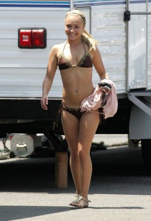Hayden_Panettiere_19_Birthday_15.jpg