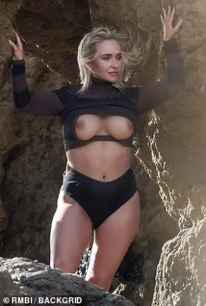 Hayden_Panettiere_Swimsuit_Photoshoot_15 fake.png