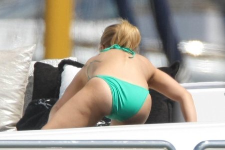 Hayden-Panettiere-Sexy-Green-Bikini-Pictures-In-2009-09.jpg