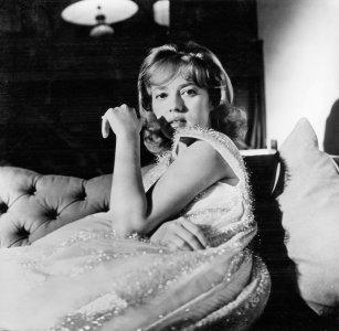 Jeanne Moreau -513093578af2b3b6c2b3661de4bc2dc4 A788850d.jpg