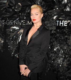 margot-robbie-at-hugo-boss-prize-2014-at-guggenheim-museum-in-upper-east-side-in-new-york-city...jpg