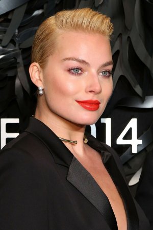 margot-robbie-at-hugo-boss-prize-2014-at-guggenheim-museum-in-upper-east-side-in-new-york-city...jpg
