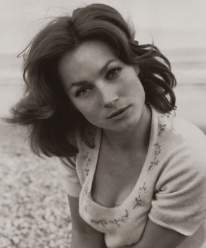 Shirley Anne Field - LgwzebOvSC1qavi9wo0559.jpg