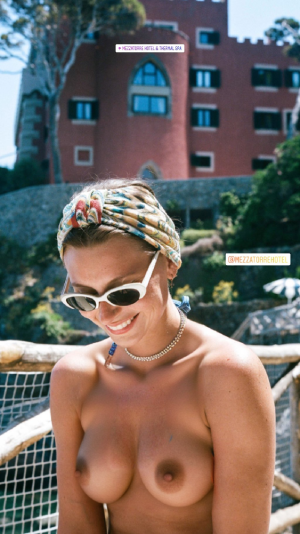 118329493_aly-1 fake.png