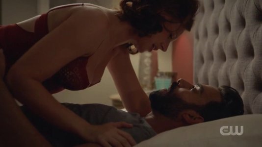 Aly Michalka - iZombie S05E02 - 2019-05-0980fjtDH5_o.jpg